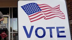 ARCHIVO -- Esta imagen del 21 de mayo de 2024 muestra una casilla electoral durante unas elecciones primarias, en Kennesaw, Georgia. (AP Foto/Mike Stewart, archivo)