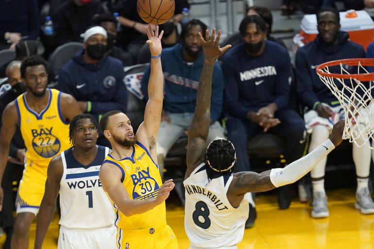 Curry y Thompson impulsan a Warriors ante Wolves
