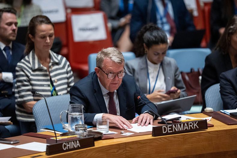 ARCHIVO - El ministro danés de Exteriores, Lars Loekke Rasmussen, habla durante una reunión en el Consejo de Seguridad de Naciones Unidas, en la sede de la ONU, el martes 23 de septiembre de 2025. (AP Foto/Yuki Iwamura, Archivo)