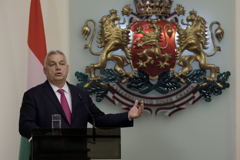 El primer ministro húngaro Viktor Orbán habla durante su visita a la presidencia de Bulgaria, en Sofía, el viernes 20 de diciembre de 2024. (AP Foto/Valentina Petrova)