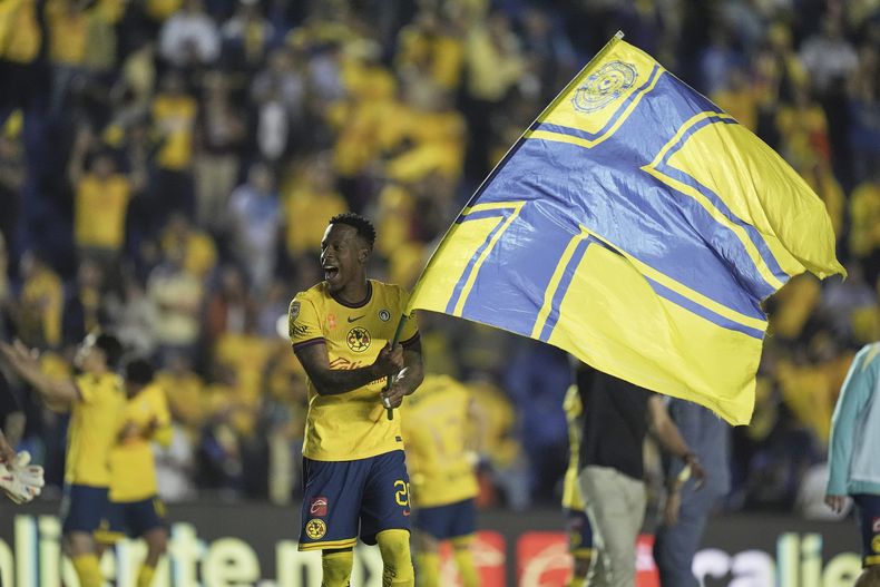 Cristian Borja del América celebra tras la victoria ante Cruz Azul en las semifinales del torneo Clausura de México, el domingo 18 de mayo de 2025. (AP Foto/Eduardo Verdugo)