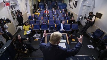 Trump decide enfocarse más en la economía que en el virus