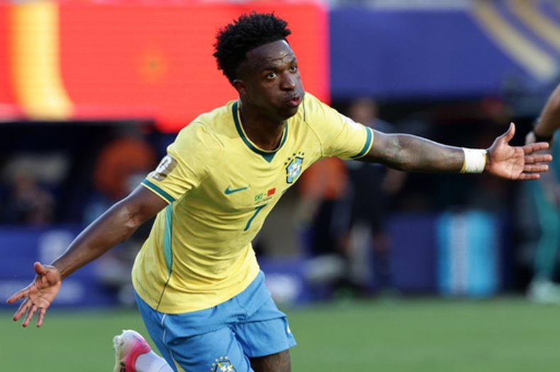 Vinícius Junior, de Brasil, festema su tanto en el partido mundialista ante Marruecos, disputado el sábado 13 de junio de 2026 en East Rutherford, Nueva Jersey (AP Foto/Adam Hunger)