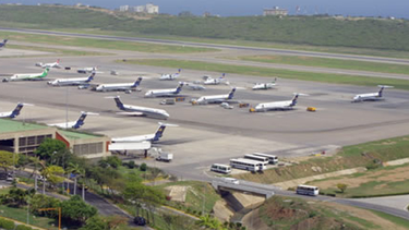 americateve | Invierten Bs 20 millones en rehabilitación del Aeropuerto de Maiquetía. En un área de 6 mil metros cuadrados se construirá un estacionamiento vertical de 5 niveles, con capacidad de 931 puestos, gracias al convenio Cuba-Venezuela.