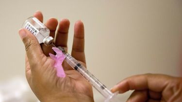 Funcionarios de salud recomiendan que gente se vacune pronto