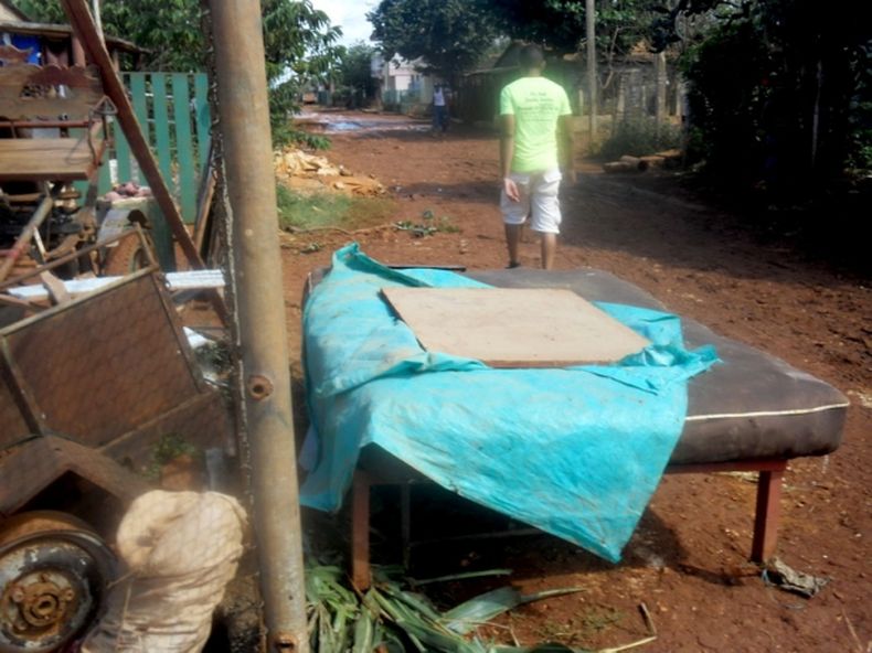 La policía obligó a los moradores a abandonar los inmuebles, "sin importarles la existencia de niños, incluso lactantes", denuncia la Red de Comunicadores Comunitarios.