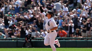 Munetaka Murakami de los Medias Blancas de Chicago celebra recorriendo las bases su jonrón en la primera entrada ante los Mellizos de Minnesota el lunes 25 de mayo del 2026. (AP Foto/Nam Y. Huh)