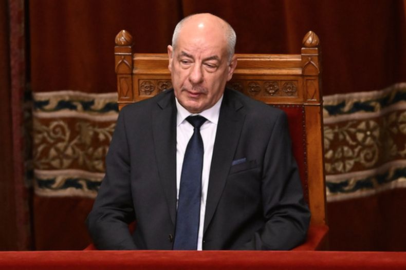 El presidente húngaro Tamas Sulyok en el parlamento en Budapest, el 9 de mayo del 2026. (AP foto/Denes Erdos)