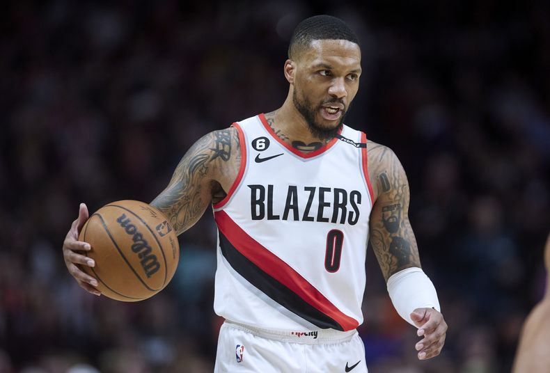 ARCHIVO - El escolta de los Trail Blazers de Portland Damian Lillard en un juego ante los Knicks de Nueva York, el martes 14 de marzo de 2023. (AP Foto/Craig Mitchelldyer)