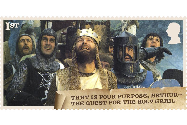 Esta foto proporcionada por el Royal Mail el miércoles 6 de agosto de 2025 muestra una estampilla de Monty Python and the Holy Grail emitida para celebrar el 50.° aniversario de la película. (Royal Mail via AP)