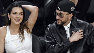 la camara pillo a bad bunny y kendall jenner mientras cenaban acaramelados en puerto rico + foto