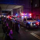 La ambulancia que lleva el cuerpo del policía Didarul Islam sale del Hospital NewYork-Presbyterian/Weill Cornell tras el tiroteo en la ciudad de Nueva York, el 29 de julio del 2025. (AP foto/Angelina Katsanis)