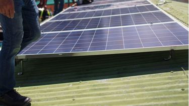 daco multa a 10 empresas de placas solares por no tener licencia