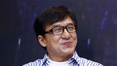 americateve | El actor Jackie Chan en una conferencia de prensa para promover su pel&iacute;cula "Police Story 2013" en Kuala Lumpur, Malasia en una fotograf&iacute;a de archivo del 18 de diciembre de 2013. Chan se volver&aacute; m&aacute;nager de una banda d