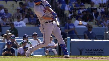 Mets ganan 5-4 a Dodgers; Davis pega doble productor en 10ma
