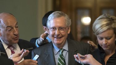 Los republicanos del Senado congelan su iniciativa de salud