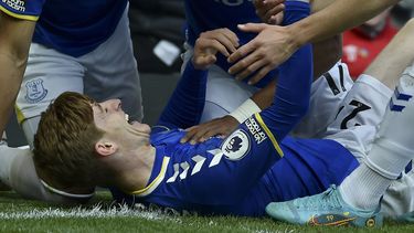 Everton vence a ManU, mejora posibilidades de permanencia