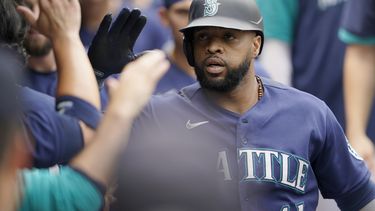 Santana aporta jonrón a remontada de Marineros ante Yanquis