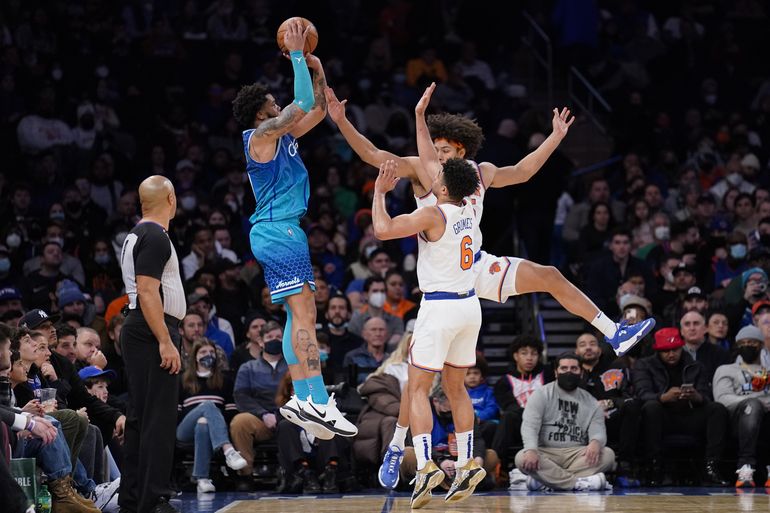 Con 38 puntos de Bridges, Hornets superan a Knicks