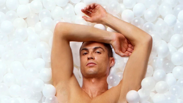 cristiano, modelo y empresario: poso con su linea de ropa interior y planea abrir su sexto hotel
