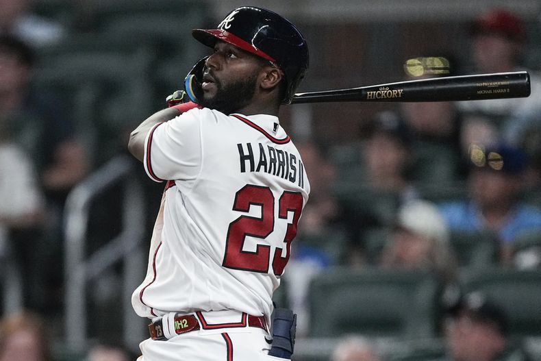Michael Harris III, jardinero central de los Bravos de Atlanta, conecta su jonrón de dos carreras en el duelo del miércoles 7 de junio de 2023, ante los Mets de Nueva York (AP Foto/John Bazemore)