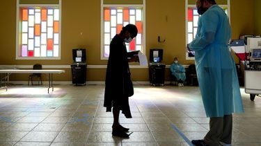 Trump gana evangélicos blancos, católicos están divididos