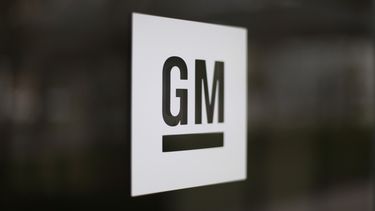 Venezuela decomisa bienes de GM, que frena operaciones