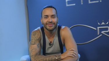 El cantante estadounidense Prince Royce posa durante una entrevista sobre su álbum Eterno, en la Ciudad de México, el miércoles 11 de junio de 2025. (Foto AP/Berenice Bautista)