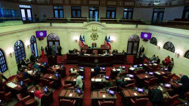 Gobernador veta 17 medidas legislativas