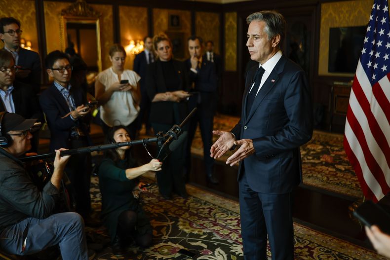 El secretario de Estado estadounidense Antony Blinken habla con la prensa después del llamado Diálogo 2 + 2 en Nueva Delhi, India, viernes 10 de noviembre de 2023. (Jonathan Ernst/Pool via AP)