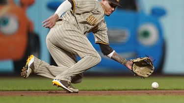 Drury destaca al bate y Padres superan a Gigantes 6-5