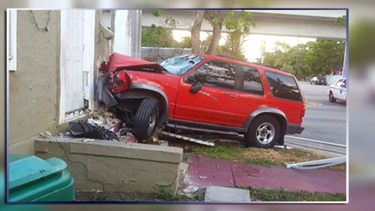 familia se encuentran en penosa situacion luego de que un vehiculo se estrello contra su casa en miami