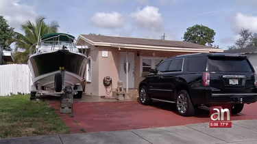una mujer de hialeah se llevo el susto de su vida cuando ladrones enmascarados ingresaron a su casa violentamente