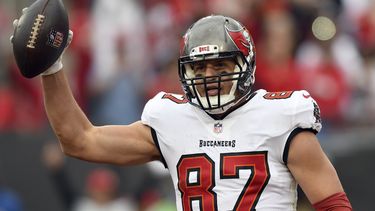 Gronkowski se retira y no vuelve con Brady en Tampa
