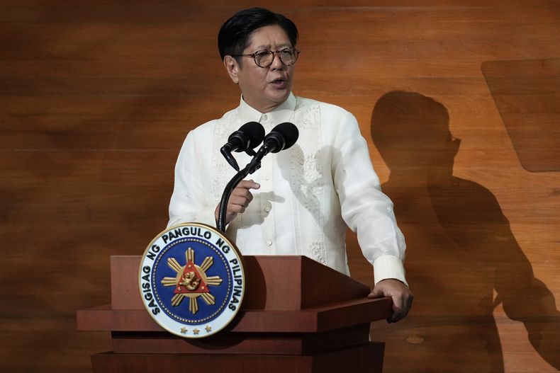 El presidente filipino Ferdinand Marcos Jr da su discurso del Estado de la Nación en la Cámara de Representantes en Quezon City, Filipinas, el 28 de julio del 2025. (AP foto/Aaron Favila)