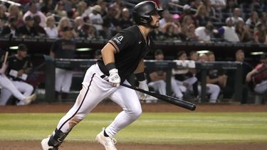 Dominic Fletcher, de los Diamondbacks de Arizona, conecta un jonrón de dos carreras ante los Gigantes de San Frncisco, el sábado 13 de mayo de 2023 (AP Foto/Rick Scuteri)