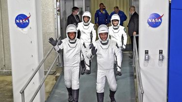 spacex envia 4 astronautas de nasa a eei tras vuelo privado