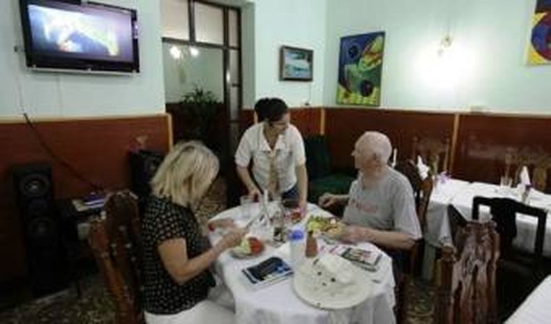 "El continuo antagonismo proveniente de Washington solo está ayudando a la antigua guardia" del régimen, considera el periódico en su séptimo editorial dedicado al tema.