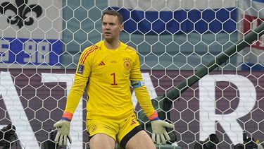 Portero alemán Neuer se fractura pierna esquiando