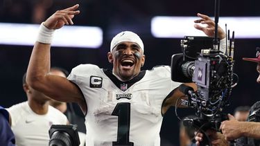 Tanto Hurts como Eagles minimizan 1er inicio 8-0 del equipo