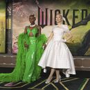 ARCHIVO - Cynthia Erivo, izquierda, y Ariana Grande llegan al estreno de Wicked el 9 de noviembre de 2024 en el Dorothy Chandler Pavilion de Los Ángeles. (Foto Jordan Strauss/Invision/AP, File)