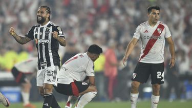 Otavio, del Atlético Mineiro de Brasil, festeja la victoria sobre River Plate de Argentina en la serie semifinal de la Copa Libertadores, el martse 29 de octubre de 2024 (AP Foto/Gustavo Garello)