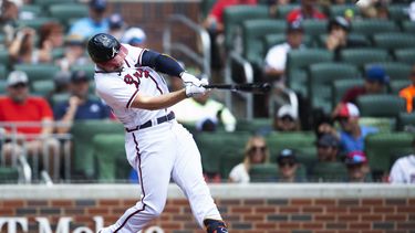 Duvall pega 2 jonrones, Bravos ganan su 11mo seguido