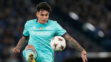 ARCHIVO - El delantero argentino de Bologna Santiago Castro durante el partido contra la Roma en los octavos de final de la Liga Europa, el 19 de marzo de 2026, en Roma. (AP Foto/Gregorio Borgia)