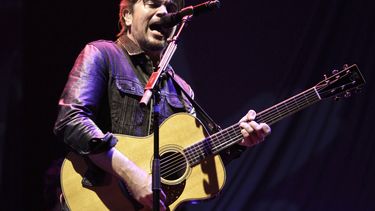 americateve | Colombian singer Juanes durante un concierto de su gira ac&uacute;stica en Panam&aacute; en una fotograf&iacute;a del 18 de abril de 2013. Juanes mostr&oacute; sensibilidad ante la muerte del rockero argentino Gustavo Cerati tras haber pasado cuatro a&nti