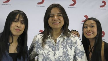 Ashlee, izquierda, Liz, centro, y Sandra del trío de música regional mexicana Conexión Divina posan para un retrato en la Ciudad de México el miércoles 3 de mayo de 2023. Conexión Divina lanzó su álbum debut Tres Mundos. (Foto AP/Berenice Bautista)
