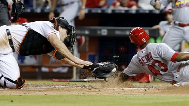 Con hit de Fowler en la 9na, Cardenales superan a Marlins