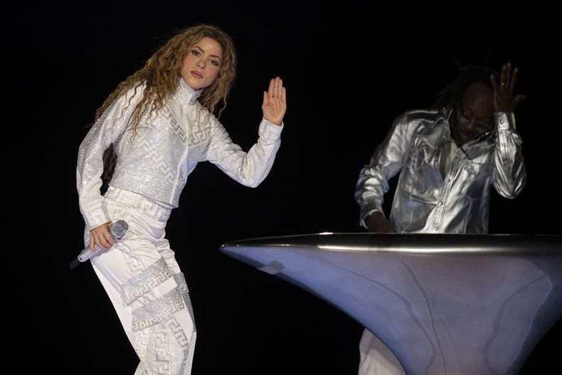 La cantante colombiana Shakira se presenta en concierto durante su gira mundial Las mujeres ya no lloran en Río de Janeiro, el martes 11 de febrero de 2025. (Foto AP/Bruna Prado)