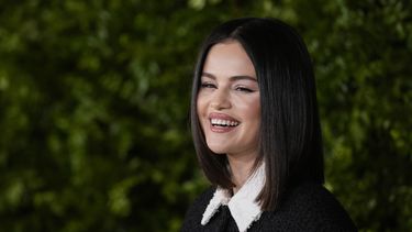 Selena Gomez asiste al almuerzo de mujeres de la Academia el martes 10 de diciembre de 2024 en el Museo de la Academia de Cine de Los Ángeles. (Foto AP/Chris Pizzello)