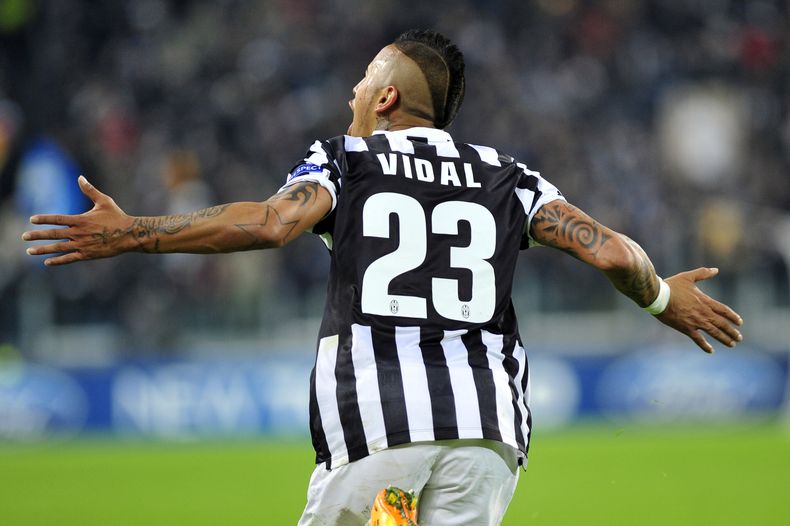El jugador chileno de la Juventus, Arturo Vidal, festeja un gol contra Copenhague por la Liga de Campeones el mi&eacute;rcoles, 27 de noviembre de 2013, en Tur&iacute;n, Italia. (AP Photo/Massimo Pinca)